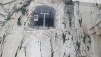 Cable car menembus gunung