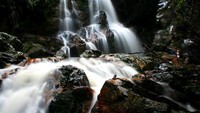 Air terjun Guruh Gemurai (sumber: skyscrapercity.com)