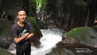 Bagian belakang air terjun