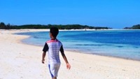 Pantainya begitu bersih dan belum ramai