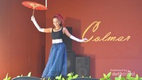Pertunjukan Tarian di dalam French Village