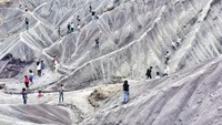 Gumuk pasir di Desa Sumalu, Tana Toraja ini baru ditemukan warga sekitar bulan September. Inilah destinasi wisata baru yang searah dengan Kette Kesu, akses jalan pun sudah bagus.