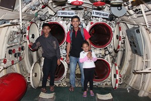 Ada Kapal Selam di Tengah Kota Surabaya!