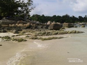 Ada Kembaran Pantai Laskar Pelangi di Pulau Bintan