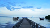 Jembatan yang menghadap laut