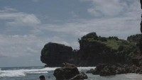 Pemandangan Tepi Pantai Ngeden