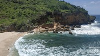 Pemandangan Pantai Ngeden dari bukit