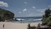Pemandangan Pantai Ngeden dari Bukit Ngeden