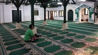 Sore menyelimuti Jakarta (Sabtu, 26/05), banyak keramaian di sela-sela sudut Ibukota baik di gang maupun jalan raya, puluhan penjaja pangan ringan menu berbuka terhantarkan dijual dengan murah meriah. Di sela-sela Jalan Manggarai 8