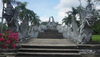 Naga di Pura Pasak Pulau