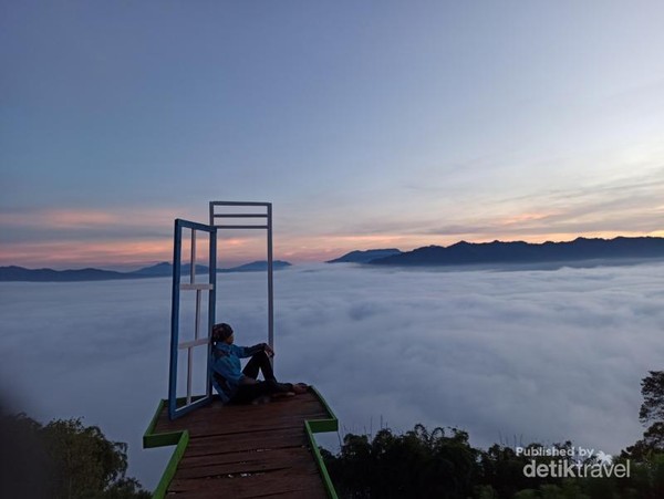 Negeri khayangan negeri di atas awan Temiangan Hill