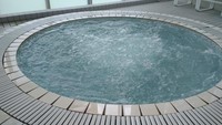 Kolam Jacuzzi untuk berendam buat para Pengunjung.