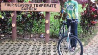 Di taman rumah 4 musim