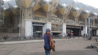 Rumahnya berbentuk kubus