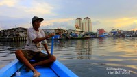 naik perahu kecil untuk menyusuri pelabuhan, mengapa tidak ?