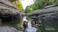 Kolam permandian alami di Sungai Laburang Gallang