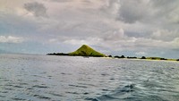 pulau Kenawa dilihat dari tengah laut