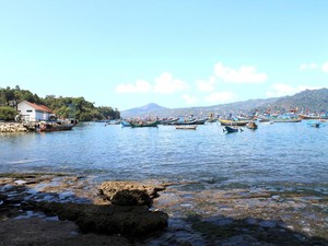 Ada Teluk dan Laut Indah di Pantai Popoh, Jawa Timur
