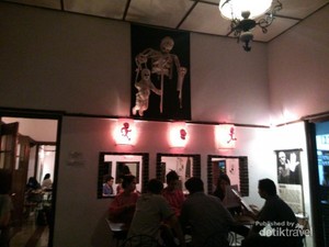 Adu Nyali Wisata Kuliner Bareng Hantu di Bogor