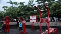 Mencoba fasilitas olahraga umum yang seru