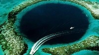 The Great Blue Hole (belize.com)