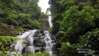 Air Terjun Sarasah Ulu Gadut berada di pinggiran timur kota
