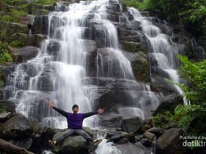 Air Terjun Bertumpuk Mirip Piramida di Padang
