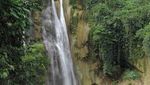 Air Terjun Cantik di Tuban, Warnanya Hijau Toska!