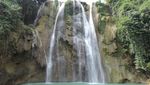 Air Terjun Cantik di Tuban, Warnanya Hijau Toska!