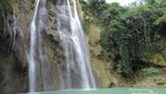 Air Terjun Cantik di Tuban, Warnanya Hijau Toska!