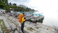 Ini dia angkutan umum di Danau Toba.