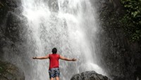 Menikmati kesejukan curug