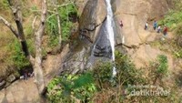 Curug Jeglong dari atas ketinggian
