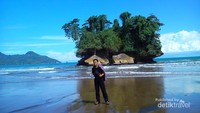 Suasana Pantai Pelang, Trenggalek