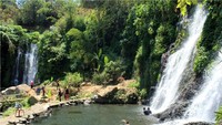 Air Terjun Yang Berdampingan