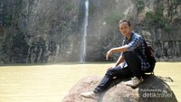 Saya berfoto di Air Terjun Sampuran Harimau
