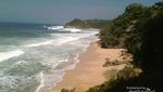 Air Terjun Langsung ke Laut di Pantai Banyu Tibo, Pacitan