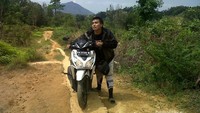 Berlatarkan Gunung Bungsu, jalur ini menuju lokasi