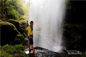 Air Terjun Lubuak Bulan, Kecantikan Tersembunyi di Sumbar