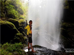 Air Terjun Lubuak Bulan, Kecantikan Tersembunyi di Sumbar