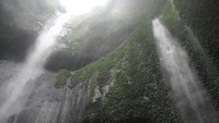 Indahnya air terjun Madakaripura