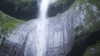 air terjun utama yang berada disebuah ceruk