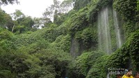 Berbeda dengan air terjun pada umumnya bukan? Namun indah