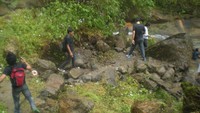 Aliran sungai dari air terjun sipiso-piso