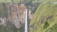 Sicantik Air terjun sipiso-piso