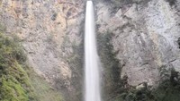 Megahnya  air terjun Sipiso-piso.