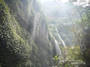 Air Terjun Tempat Semedi Gajah Mada, Indah Banget!