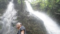 Sungguh sejuk percikan air yang menyentuh kepala
