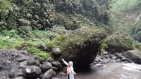 Menyebrangi sungai