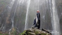 Pesona di bawah Air Terjun Tumpak Sewu